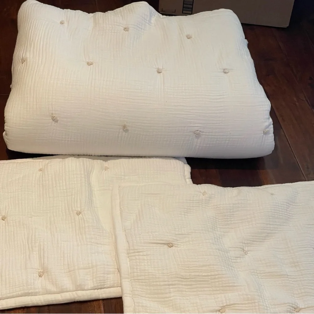 West Elm gauze comforter & shams f-Q